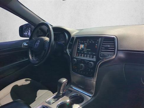 Used 2018 Jeep Grand Cherokee Laredo AWD/4WD image 22