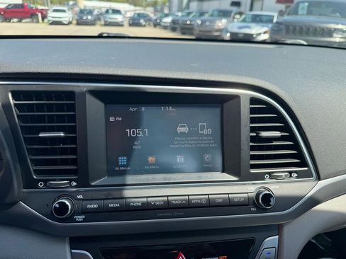 Used 2017 Hyundai Elantra SE image 30