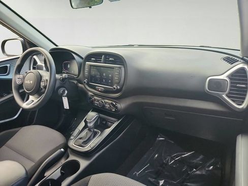 Used 2023 Kia Soul LX w/ LX Technology Package FWD image 19
