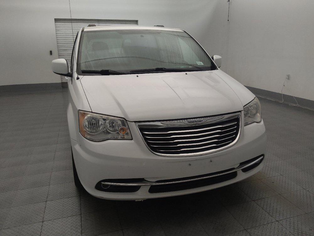 Used 2016 Chrysler Town & Country Touring FWD image 14