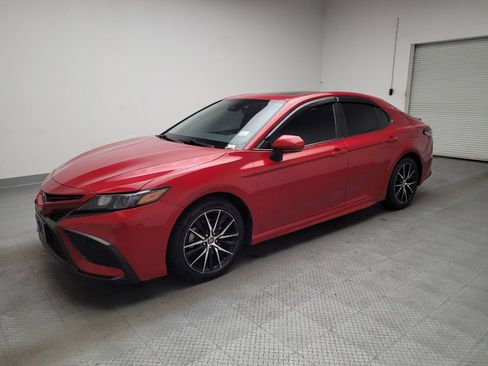 Used 2022 Toyota Camry SE w/ Cold Weather Package AWD/4WD image 2