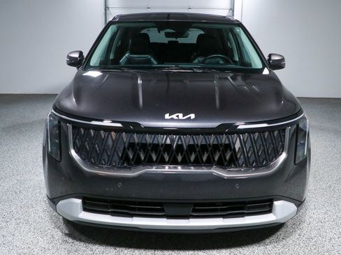 Used 2025 Kia Carnival FWD image 4