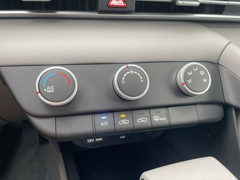 Used 2025 Hyundai Elantra SE image 44