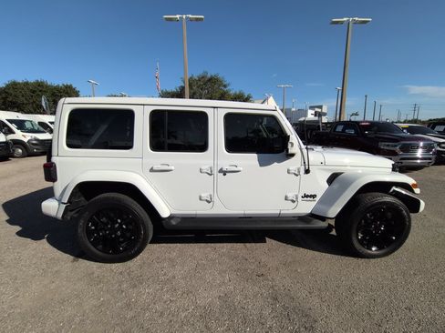 Used 2022 Jeep Wrangler Unlimited Sahara AWD/4WD image 4
