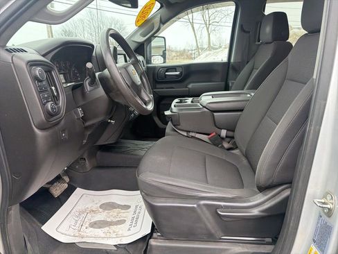 Used 2022 Chevrolet Silverado 2500 Custom w/ Custom Value Package image 11