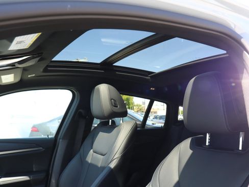 Used 2025 BMW X4 xDrive30i w/ Premium Package image 18