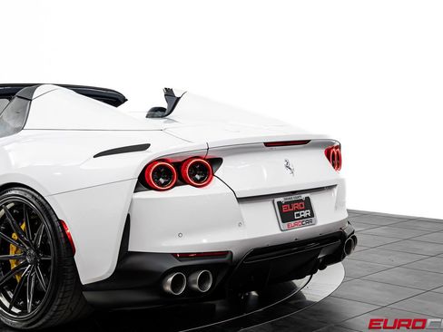 Used 2021 Ferrari 812 GTS RWD image 19