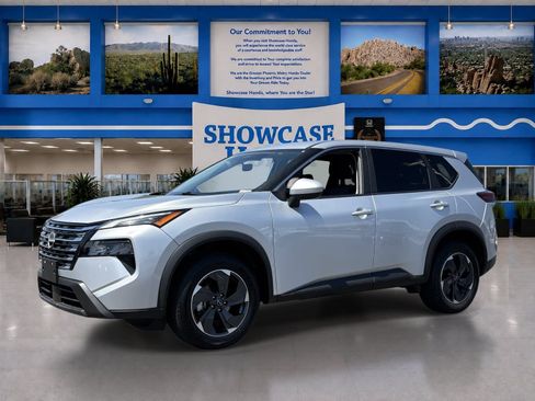 Used 2025 Nissan Rogue SV AWD/4WD image 2