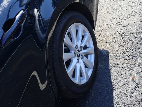 Used 2018 Toyota Camry LE w/ Convenience Package FWD image 11