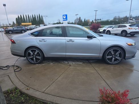 Used 2024 Honda Accord Sport image 8
