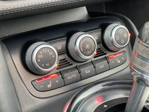 Used 2014 Audi R8 V10 w/ Full Leather Package image 24