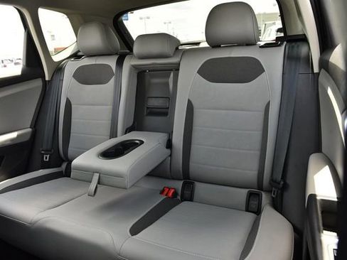 Used 2023 Volkswagen Taos SE w/ Panoramic Sunroof Package AWD/4WD image 22