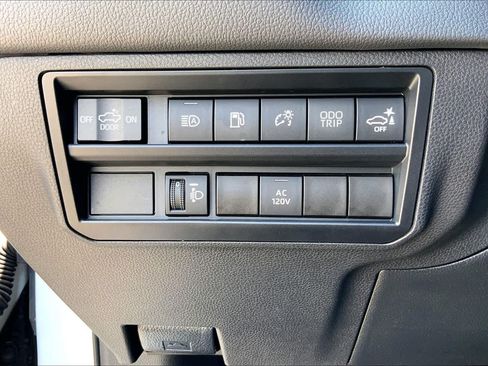 Used 2023 Toyota Tundra Limited w/ Power Package AWD/4WD image 33