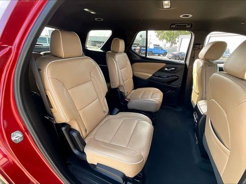 Used 2022 Chevrolet Traverse Premier image 16