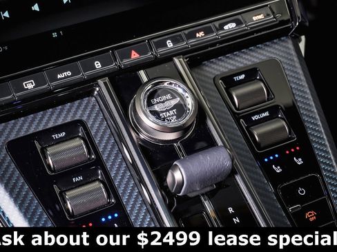 Used 2025 Aston Martin V8 Vantage Coupe image 29