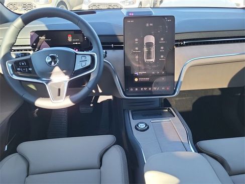 New 2025 Volvo EX90 Plus image 14