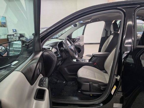 Used 2019 Chevrolet Equinox LS FWD image 30