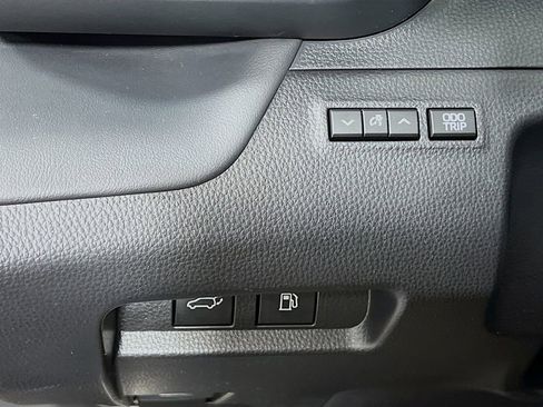 Used 2025 Toyota Crown Signia w/ Advanced Technology Package image 9