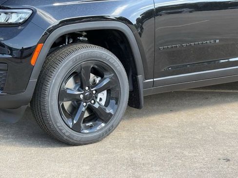 New 2025 Jeep Grand Cherokee L Altitude RWD image 9