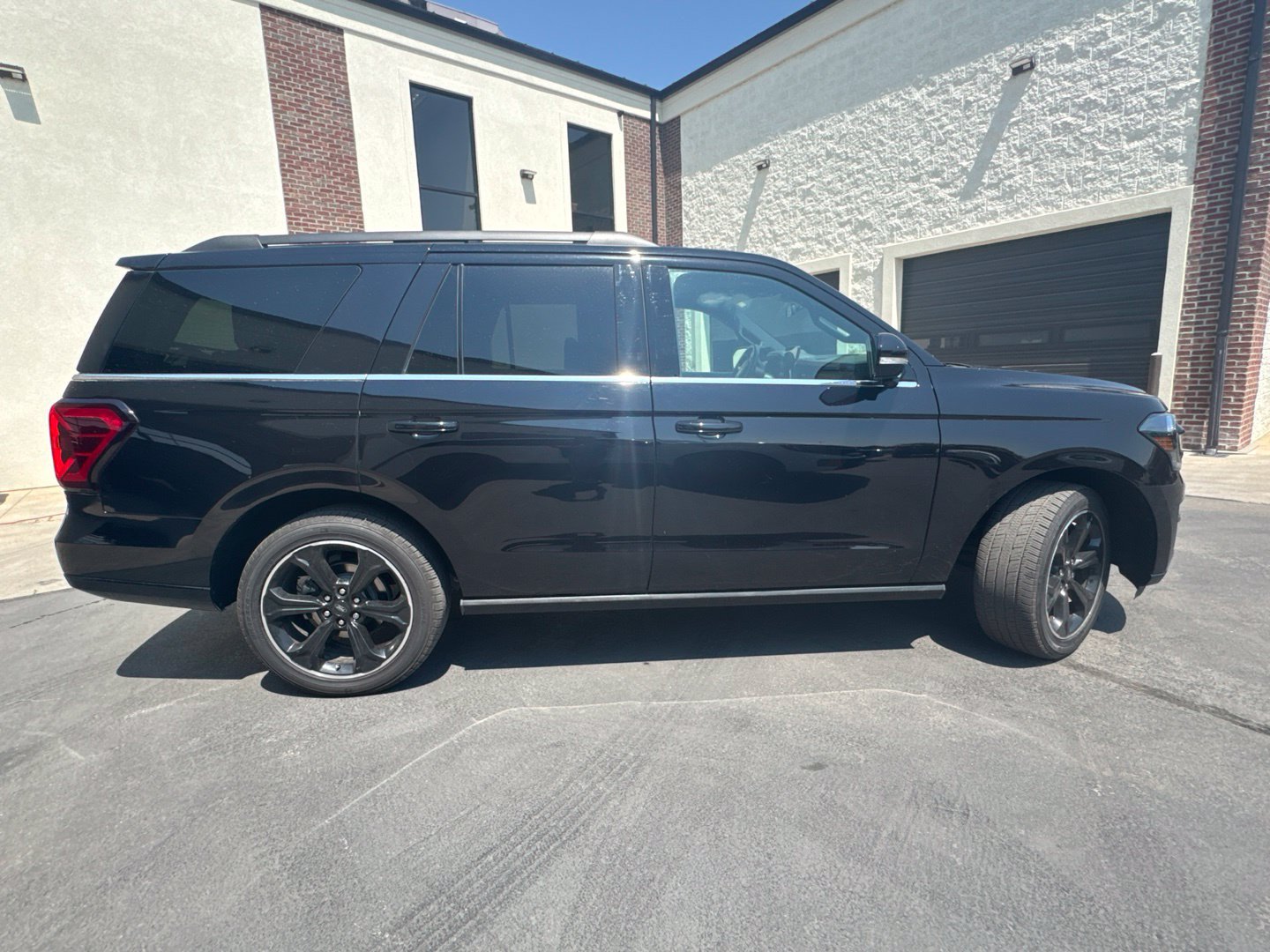 Used 2024 Ford Expedition Limited AWD/4WD image 9