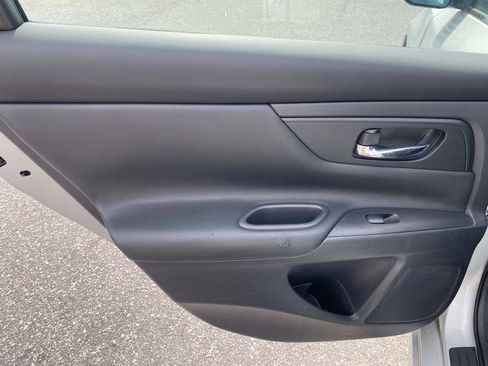 Used 2017 Nissan Altima 2.5 S w/ Power Driver Seat Package FWD image 13