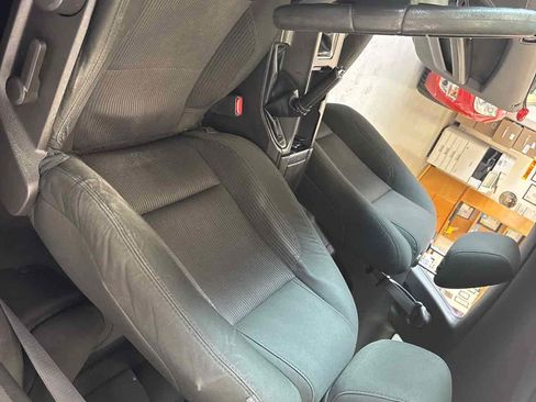 Used 2010 Ford Mustang Coupe RWD image 18