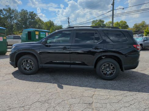 New 2025 Honda Pilot TrailSport image 8