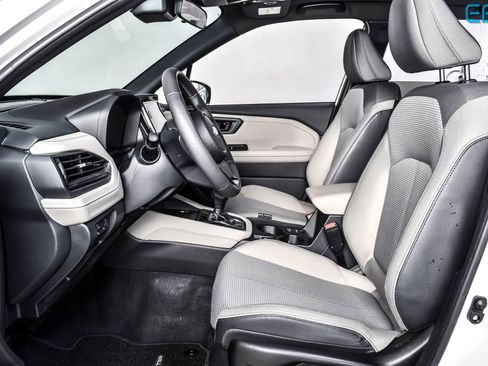 Used 2025 Subaru Forester Premium AWD/4WD image 16