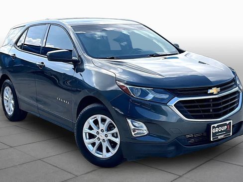Used 2018 Chevrolet Equinox LS FWD image 2