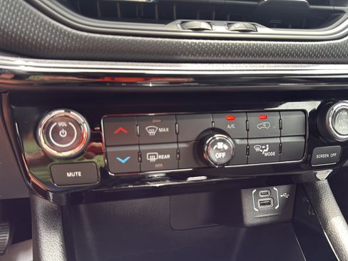 New 2026 Jeep Compass Latitude AWD/4WD image 25