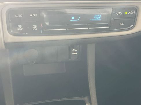 Used 2017 Toyota Corolla LE FWD image 18