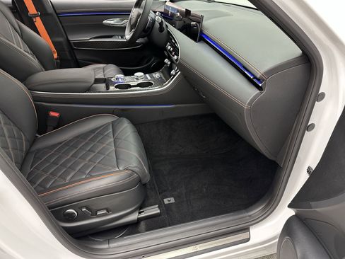 Certified 2026 Genesis GV70 3.5T Sport Prestige AWD/4WD image 25
