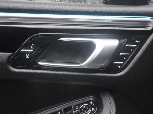 Used 2021 Porsche Macan S w/ Premium Package Plus image 34