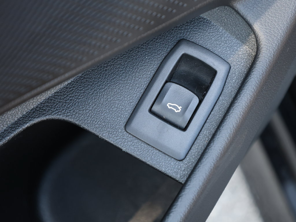 Used 2023 BMW 330i Sedan RWD image 12