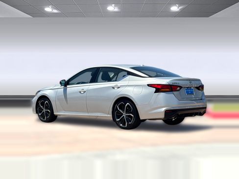 Used 2024 Nissan Altima 2.5 SR FWD image 3