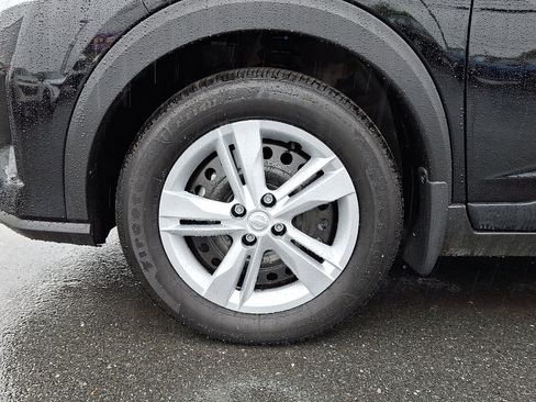 New 2025 Nissan Kicks Play S image 4