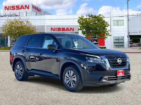 New 2025 Nissan Pathfinder S image 5