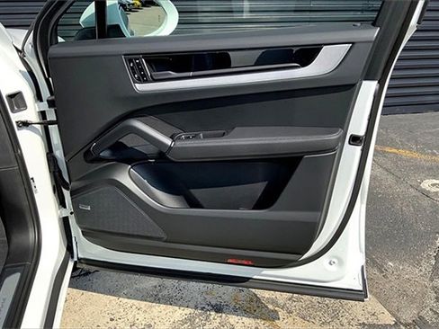 New 2025 Porsche Cayenne Coupe image 29