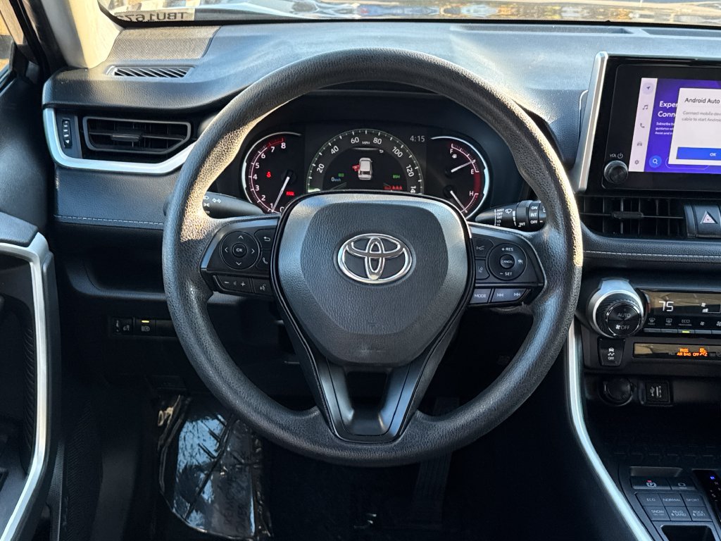 Used 2025 Toyota RAV4 XLE AWD/4WD image 13