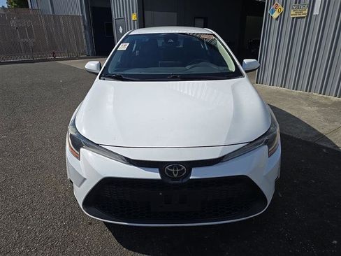 Used 2022 Toyota Corolla LE FWD image 2
