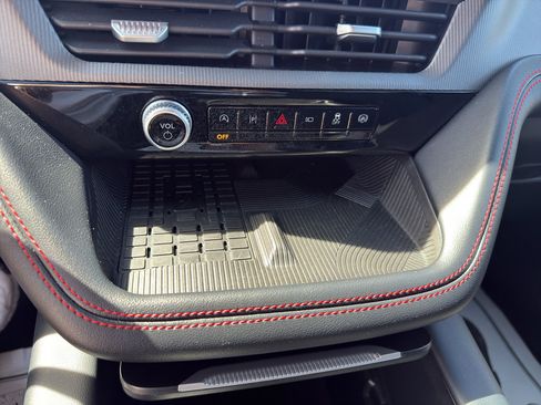 Used 2025 Ford Explorer ST-Line w/ Premium Package image 29