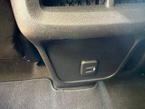 Used 2023 GMC Terrain SLE w/ Driver Convenience Package AWD/4WD image 19