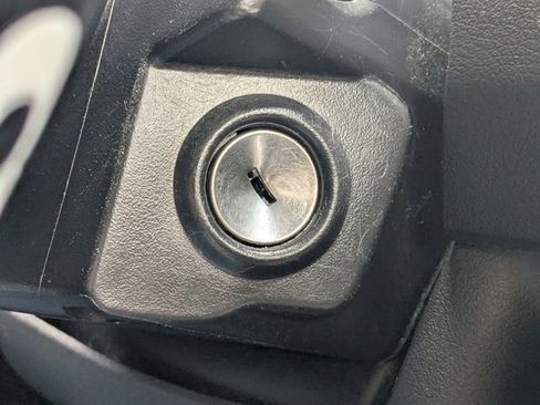 Used 2016 Jeep Compass Latitude FWD image 24