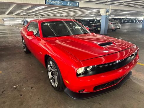 Used 2022 Dodge Challenger R/T RWD image 4