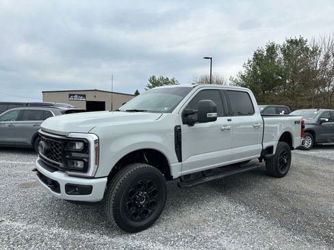 Used 2025 Ford F250 XLT w/ Black Appearance Package image 2
