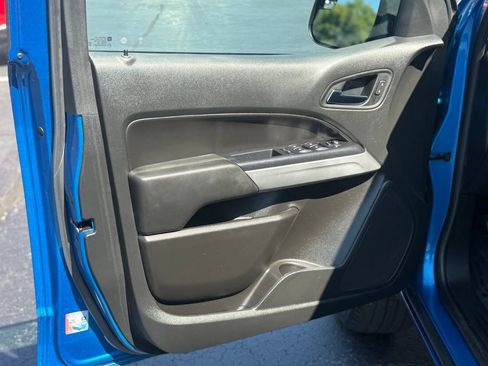 Used 2021 Chevrolet Colorado LT w/ LT Convenience Package AWD/4WD image 13