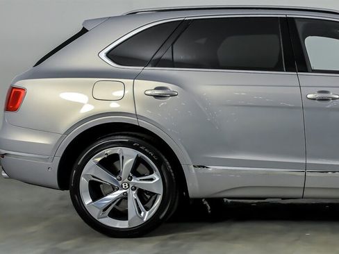 Used 2019 Bentley Bentayga AWD/4WD image 13