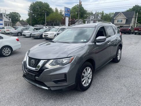 Used 2018 Nissan Rogue SV AWD/4WD image 2