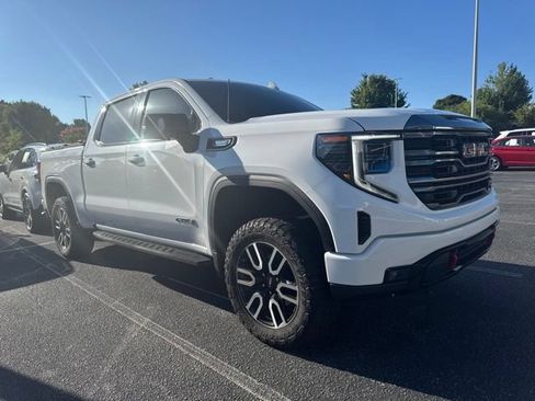 Used 2022 GMC Sierra 1500 AT4 w/ AT4 Preferred Package AWD/4WD image 5