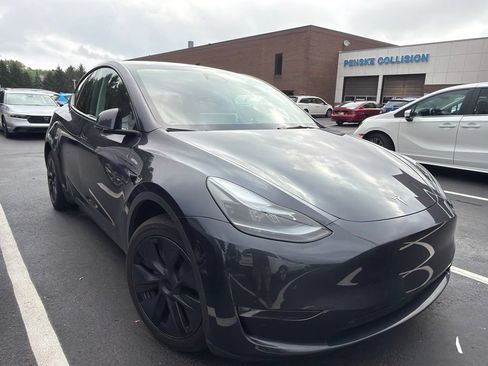 Used 2025 Tesla Model Y Long Range AWD/4WD image 4